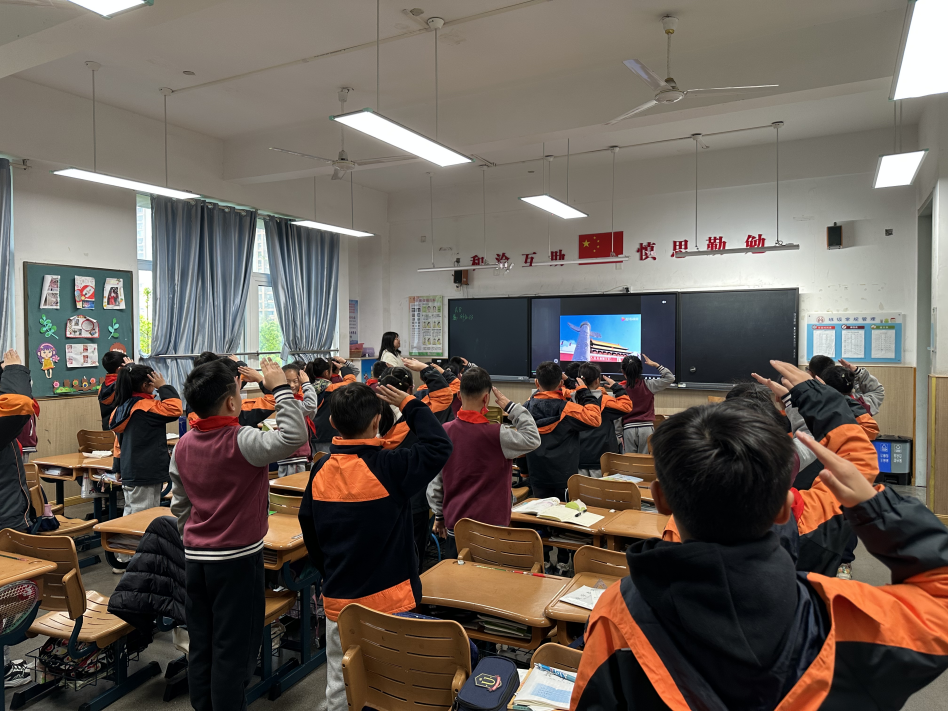 【丁香汉声·学生成长营】勤俭节约，从我做起_html_mb00b5b8.png