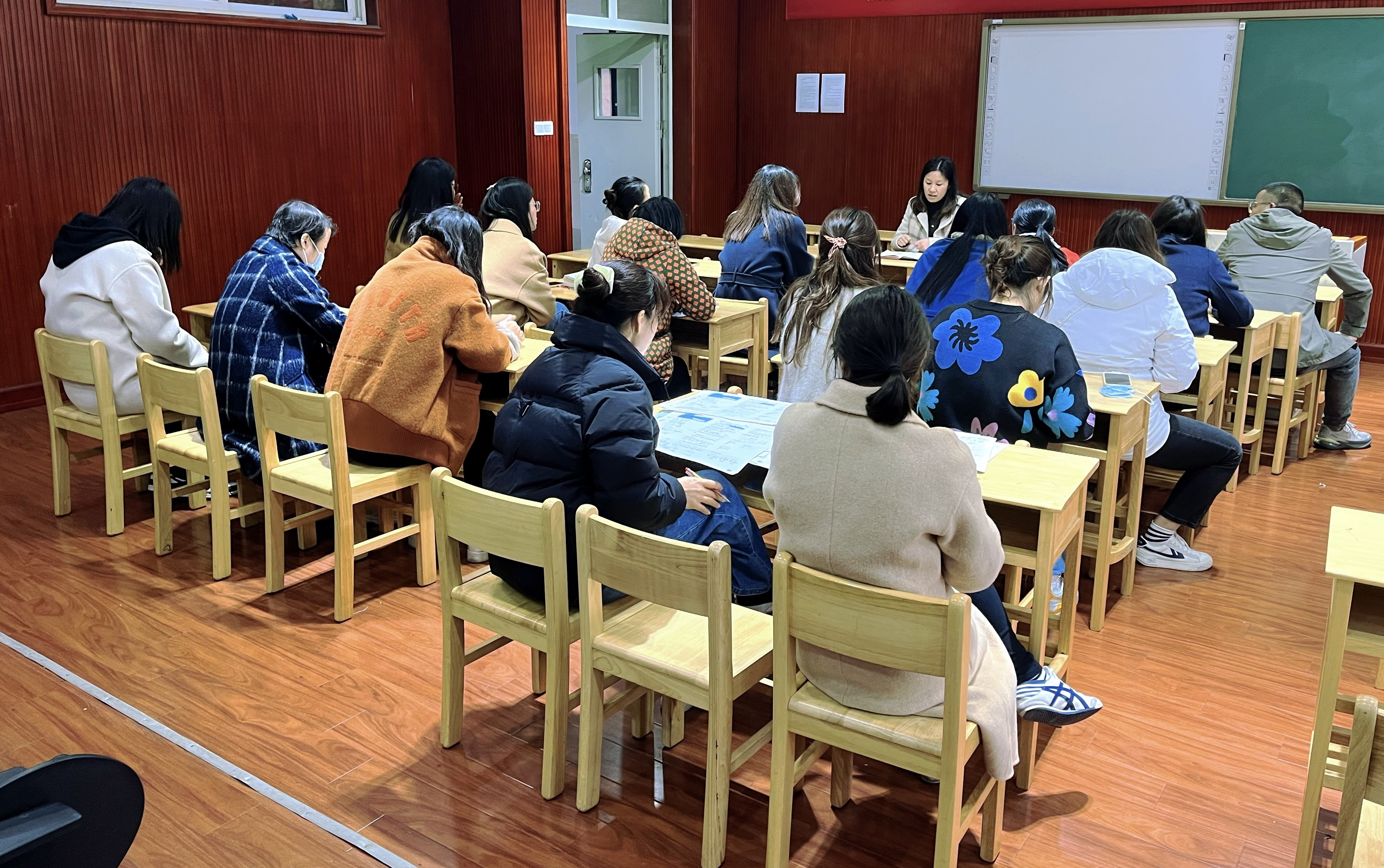 六年级级部会议--严爽(1)_html_m45a0fb6d.jpg