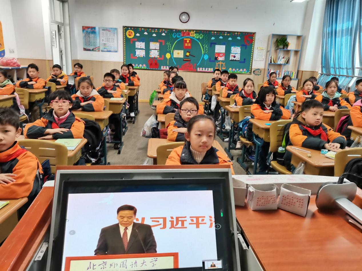 【丁香汉声·学生成长营】“宪”给你，最好的保护！(1)_html_m51e6e87c.jpg