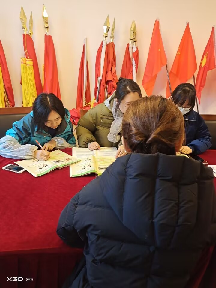 共研共享 高效复习丁小英语组第九次集体备课侧记_html_4ca92602.jpg