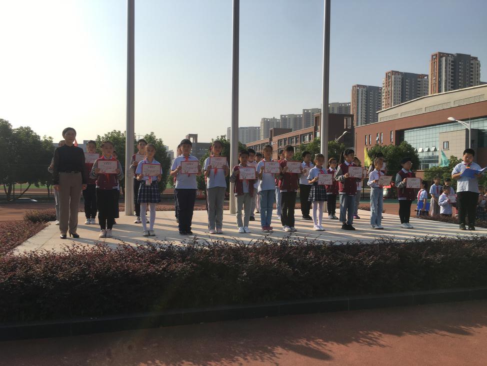 第五周升旗仪式报道_html_m32298af8.jpg