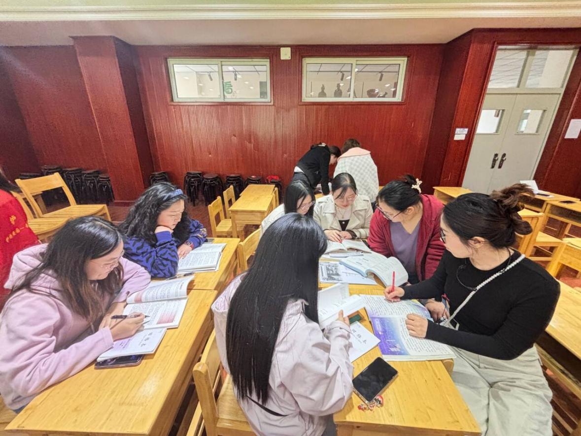 【丁香汉声】智慧碰撞凝共识，共谱期末复习篇_html_ec3a222.jpg