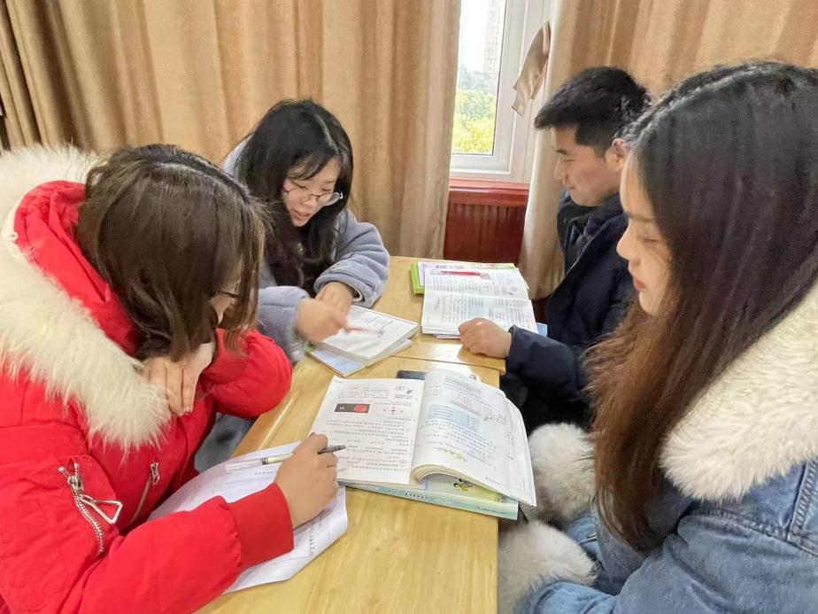 凝聚集体智慧打造理想课堂_html_m56615478.jpg