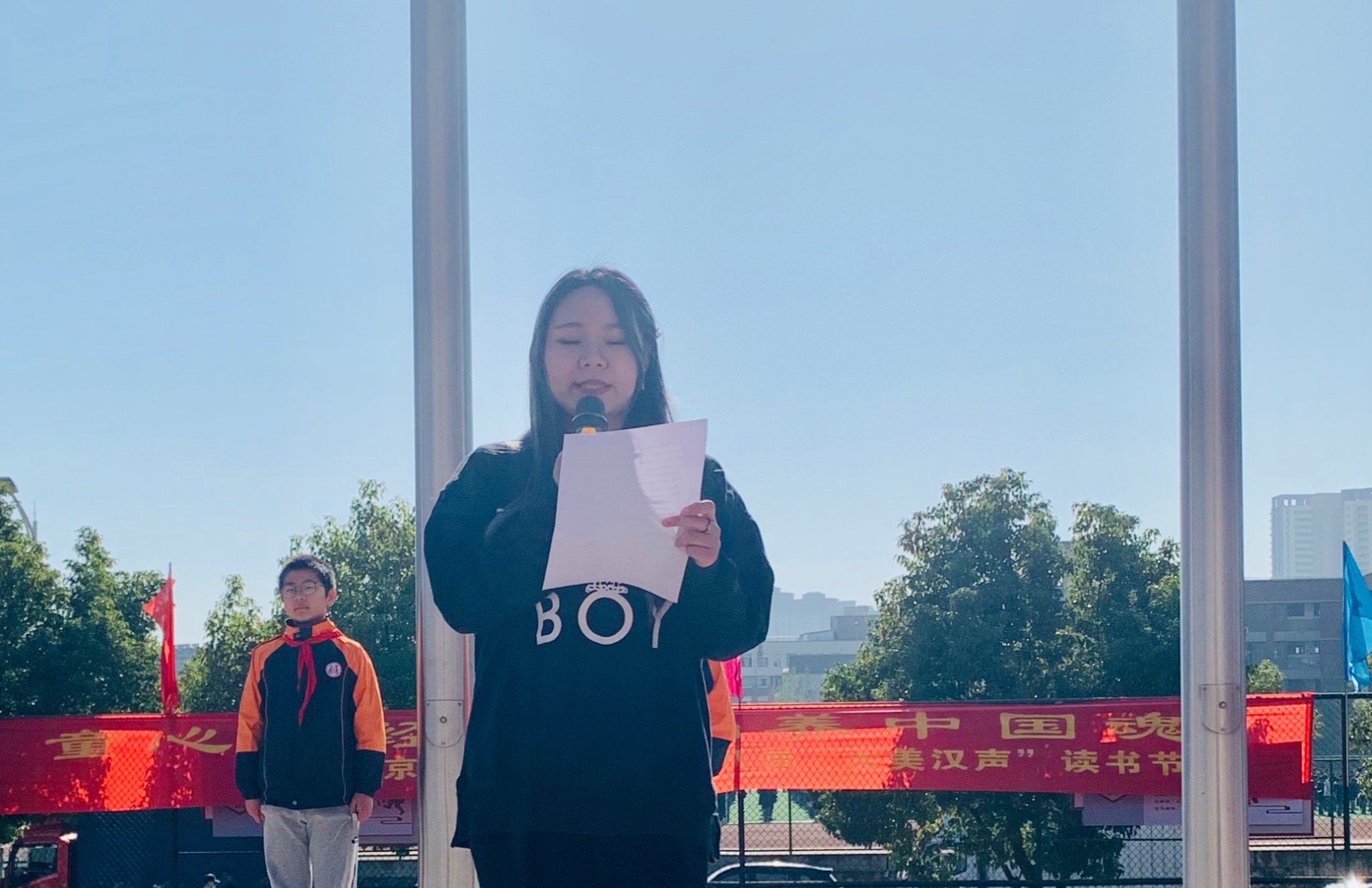 升旗仪式新闻稿11.15_html_m6a918b1d.jpg