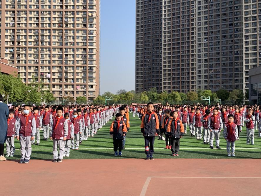 【丁香汉声·学生成长营】第十周升旗仪式_html_4b90a357.jpg