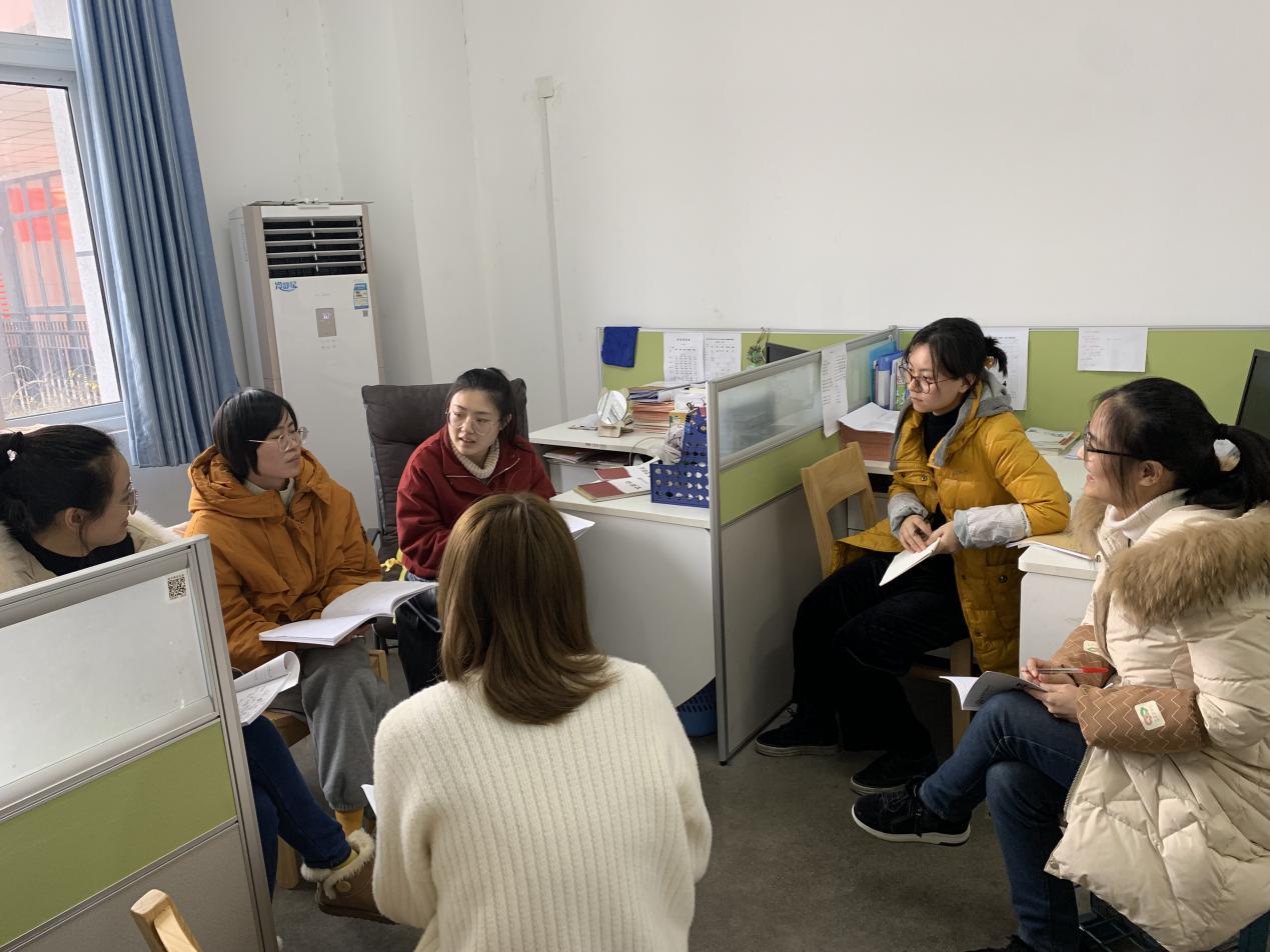 同教研，促成长——记丁家庄小学综劳组第一次教研活动_html_7654973c.jpg