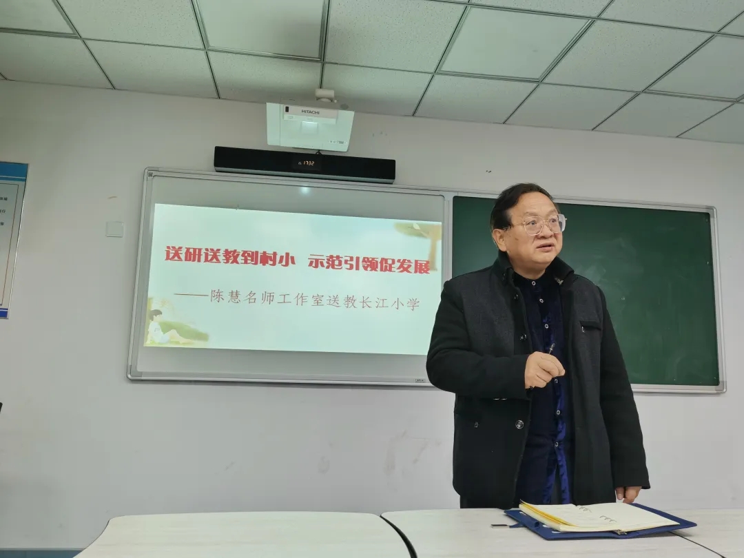 大手拉小手  示范促发展_html_m5a8d7f4.jpg