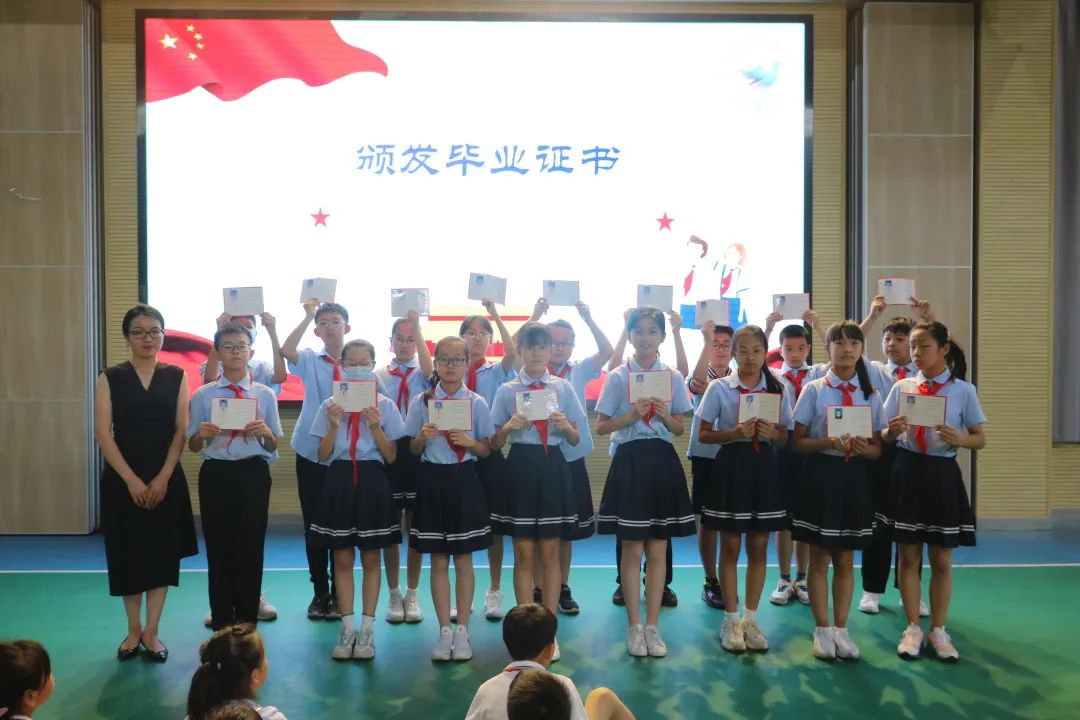 毕业典礼_html_308778d7.jpg