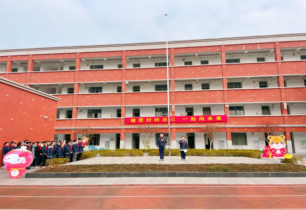 五下开学典礼报道_html_796fb6f1.jpg