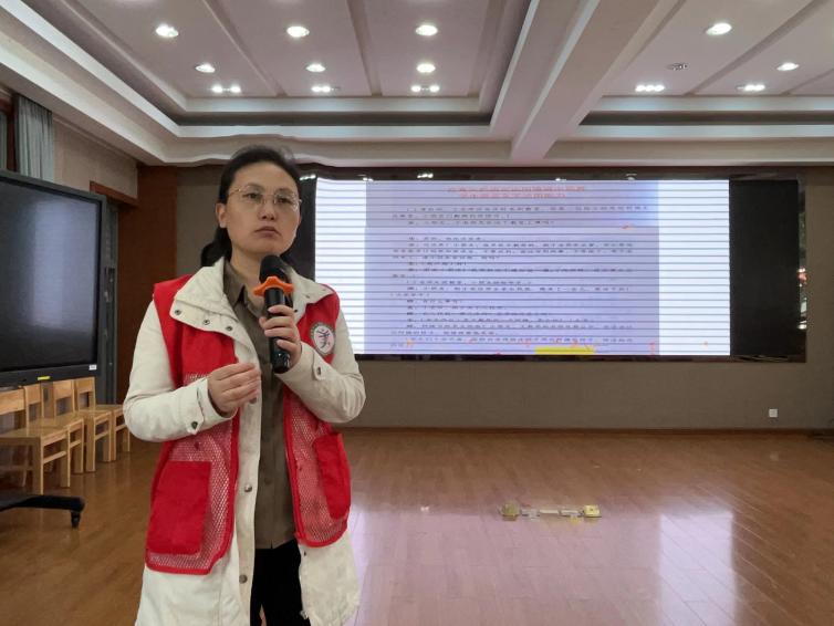10.9语文课程标准案例式解读教研会_html_m408c9be0.jpg
