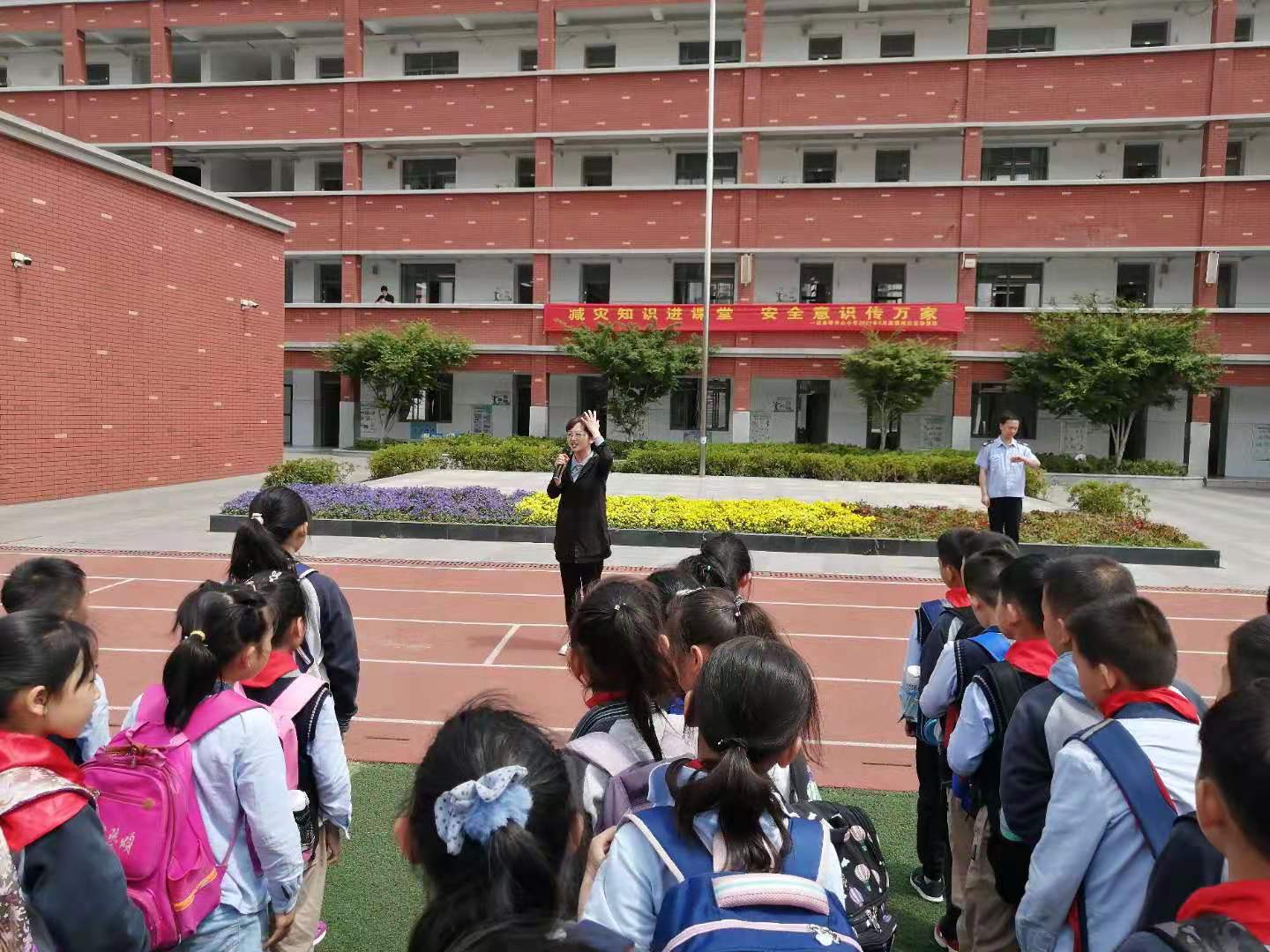守法治，保安全_html_m121fec1.jpg