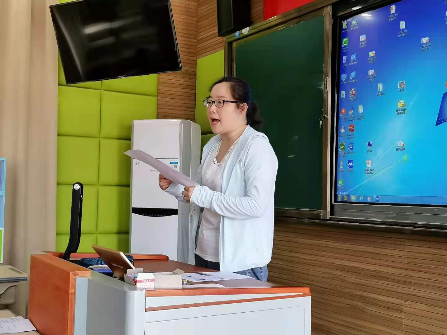 “同课异构”展风采,集思广益促成长_html_m3ea2229b.jpg