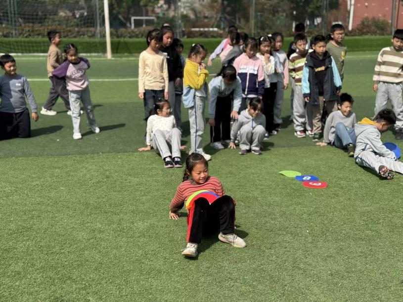 【尚美迈小·学科研究】一起“趣”跳跃——迈皋桥中心小学体育组校本教研活动（四）_html_m327f4c91.jpg