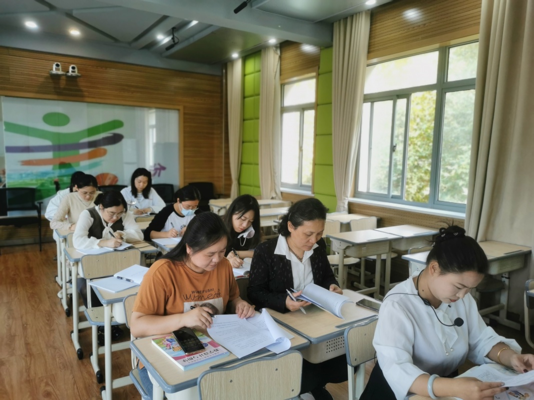2023.10.30.道德与法治教研组校本教研报道(1)_html_m387b1f7.jpg