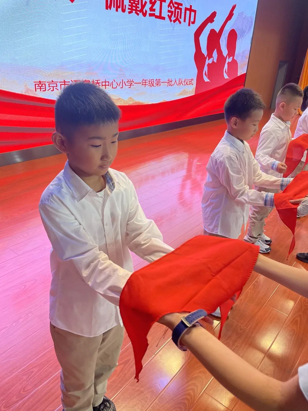喜迎二十大 争做好队员——迈皋桥中心小学一年级第一批次入队仪式_html_10d209e1.jpg