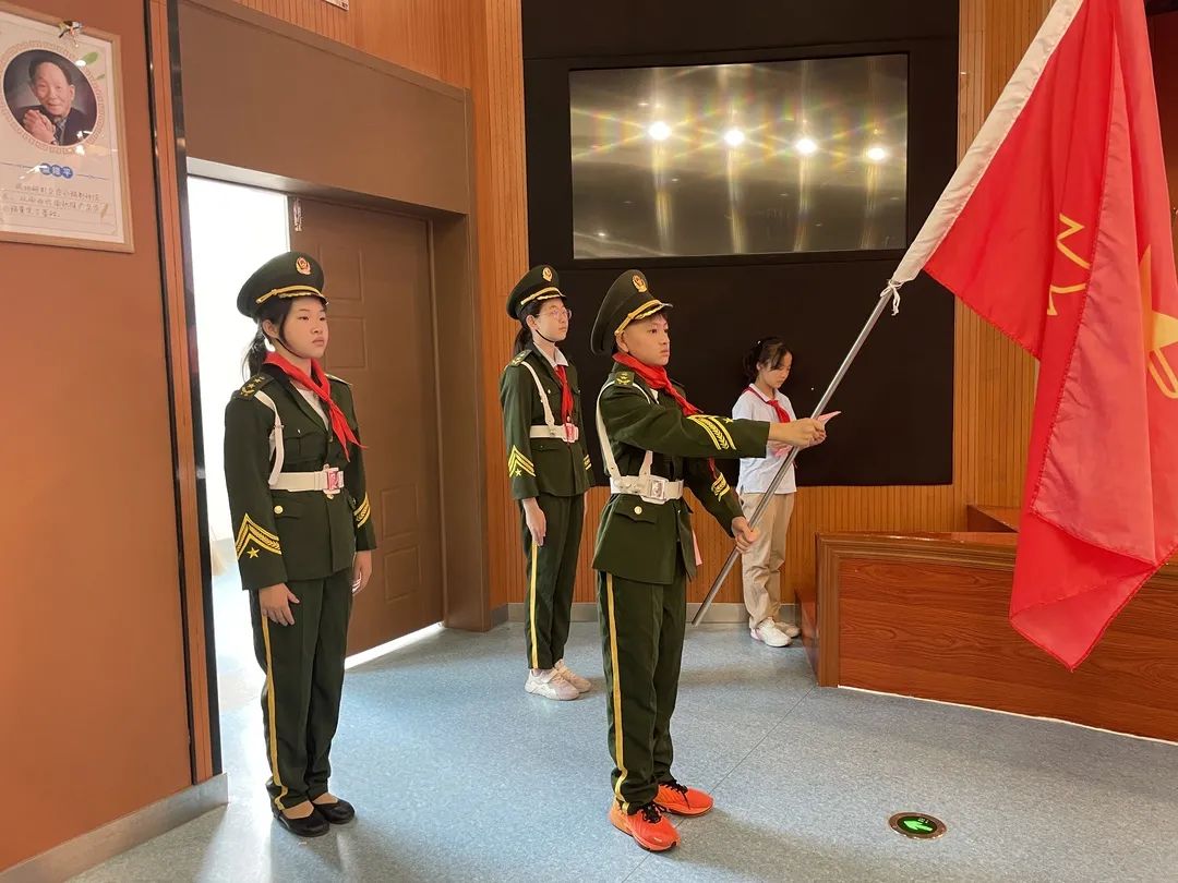 喜迎二十大 争做好队员——迈皋桥中心小学一年级第一批次入队仪式_html_m3b785b58.jpg
