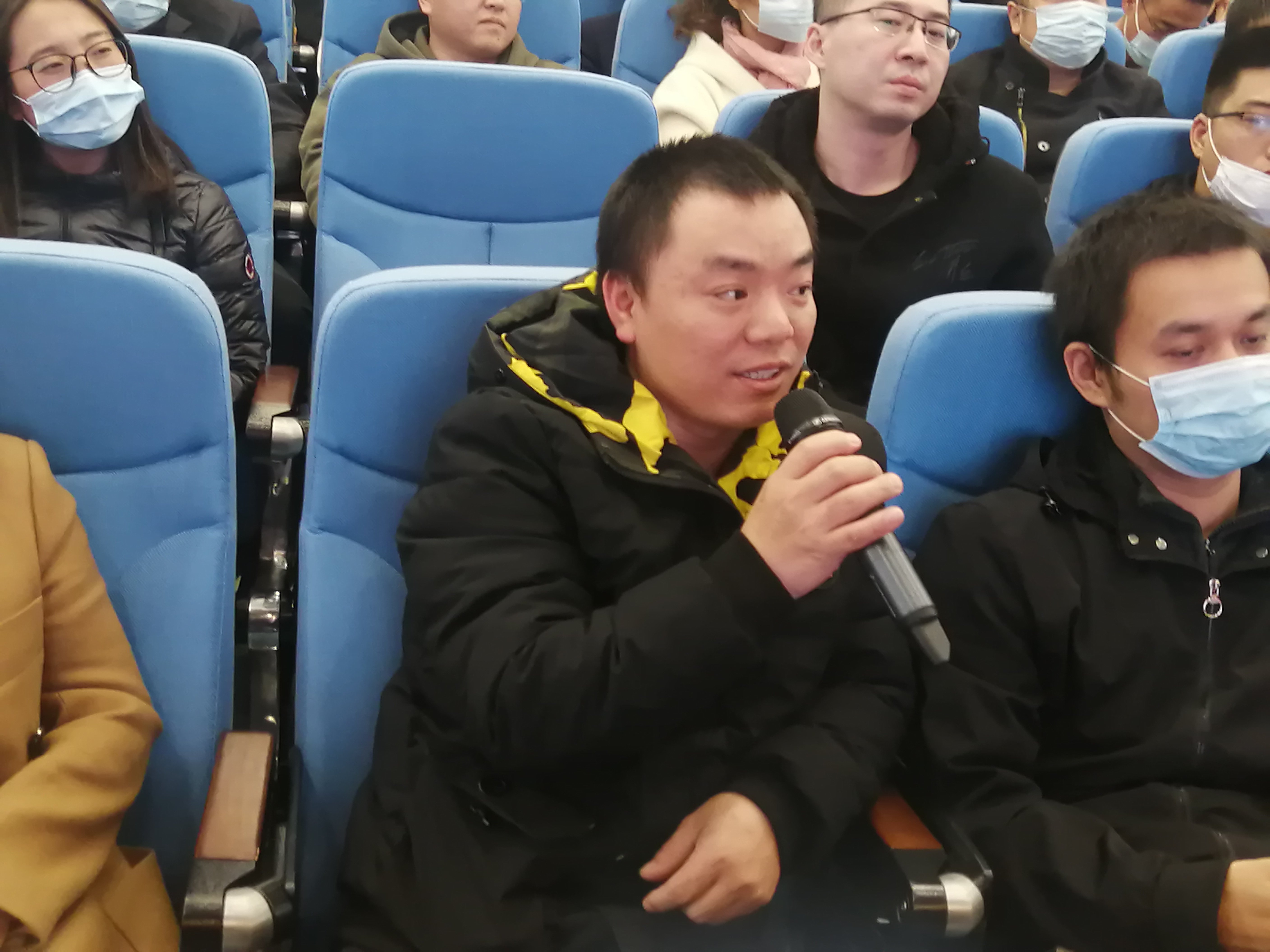 11.20家长会报道_html_7e0cca4a.jpg