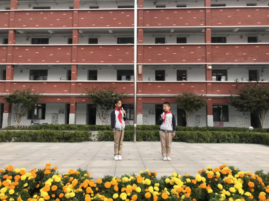 垃圾分类  从我做起11.2升旗仪式报道_html_m25c1875.jpg