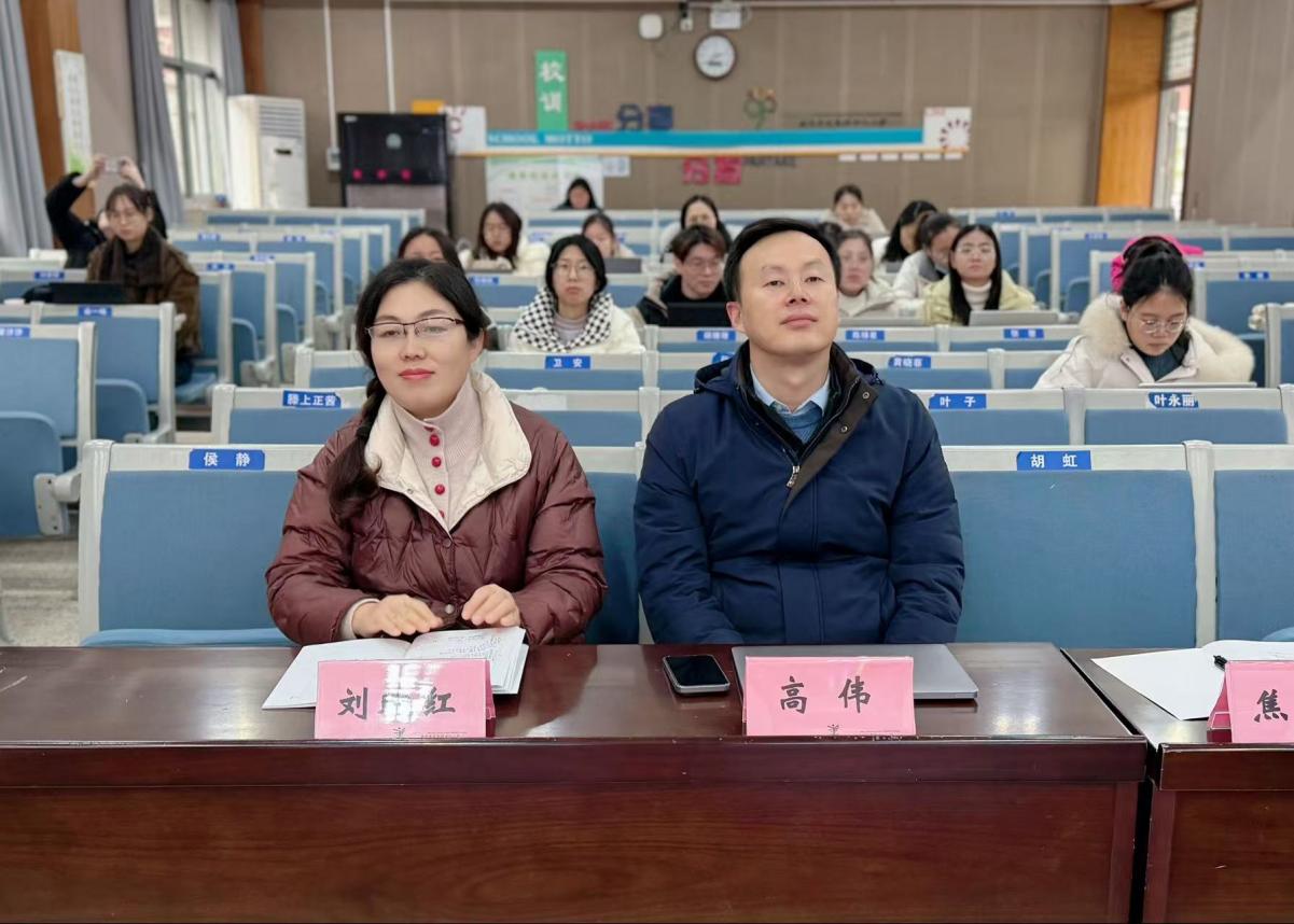 借力AI促进科学教育教学专场培训顺利开展(1)_html_1bf6ebeb.jpg