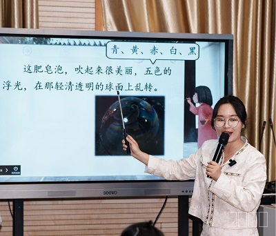 罗越老师上课2.jpg