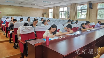 听课教师.jpg