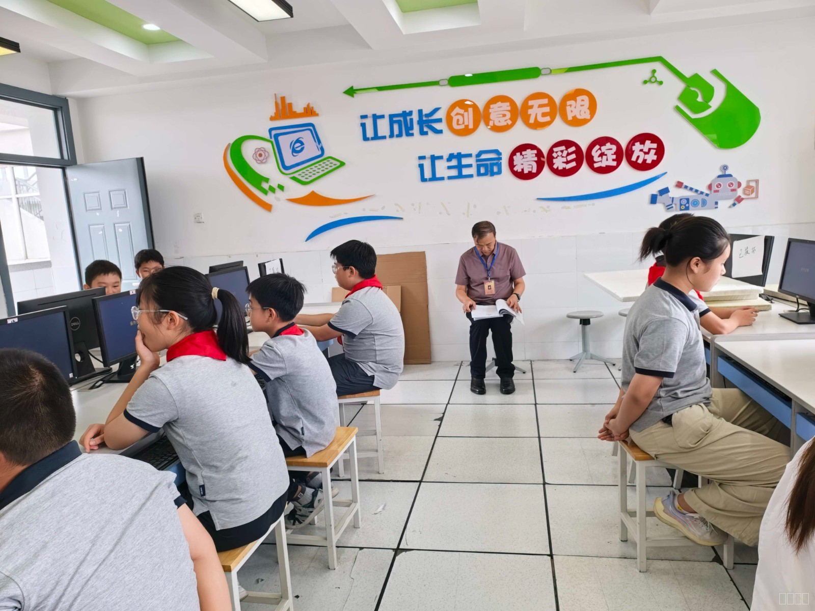 陈督学听课.jpg
