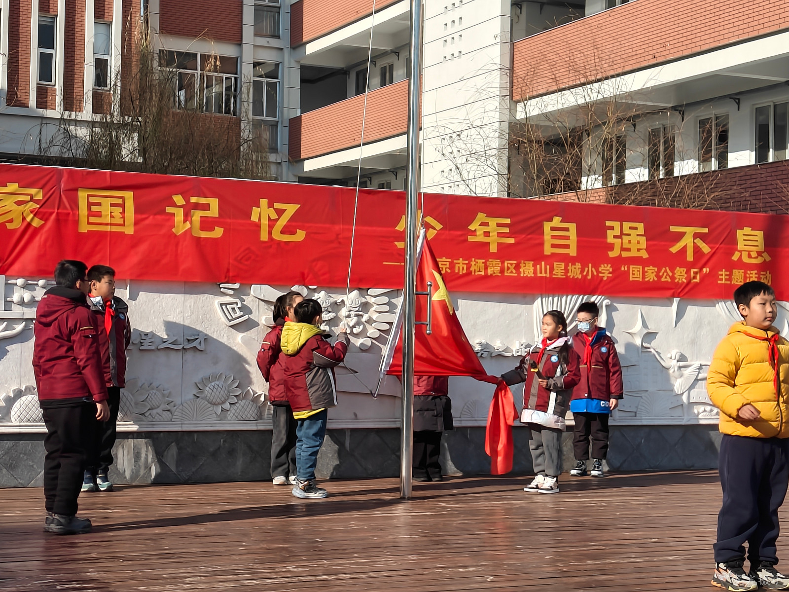 升旗手升旗.jpg