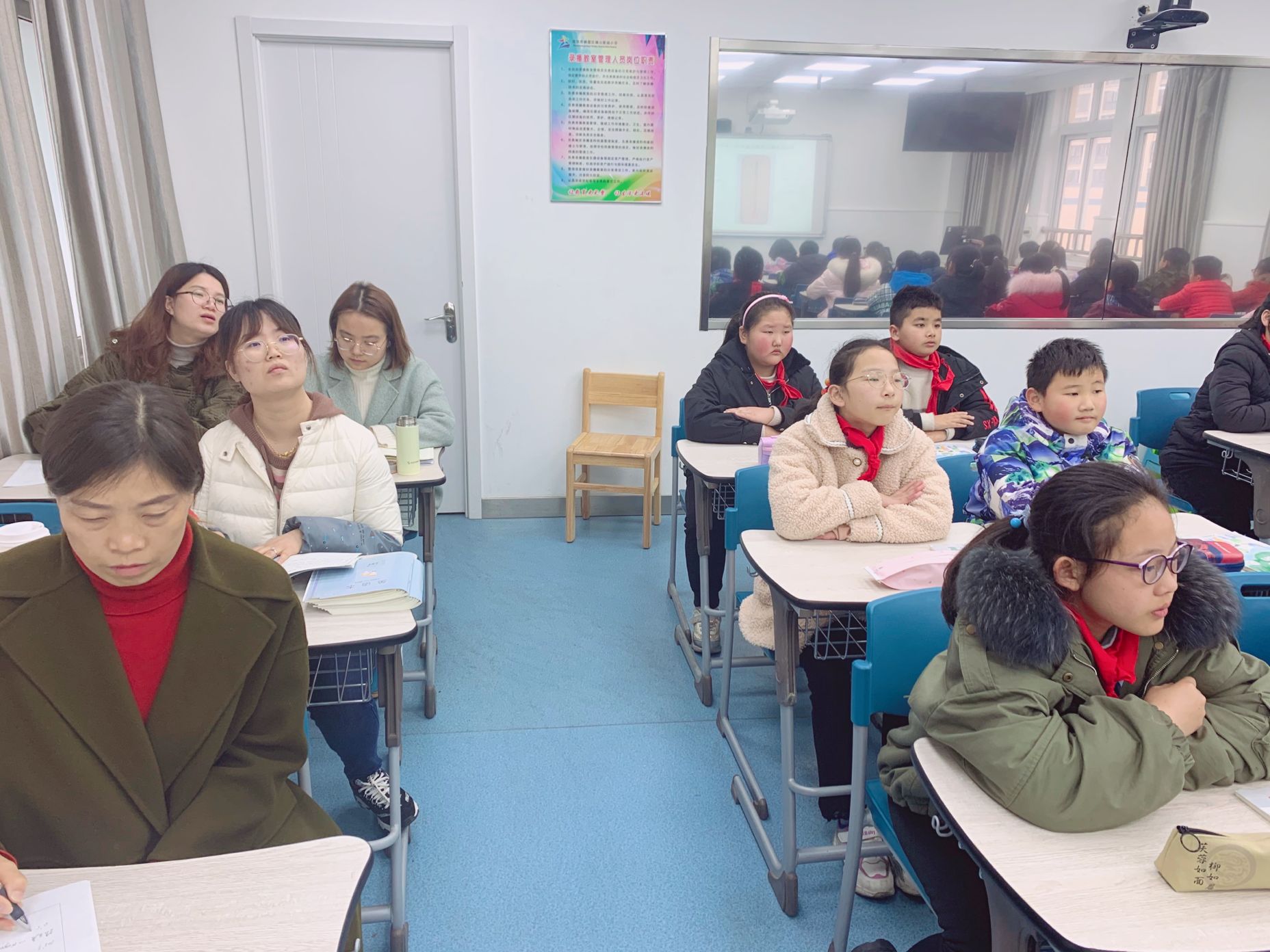 教师听课.jpg