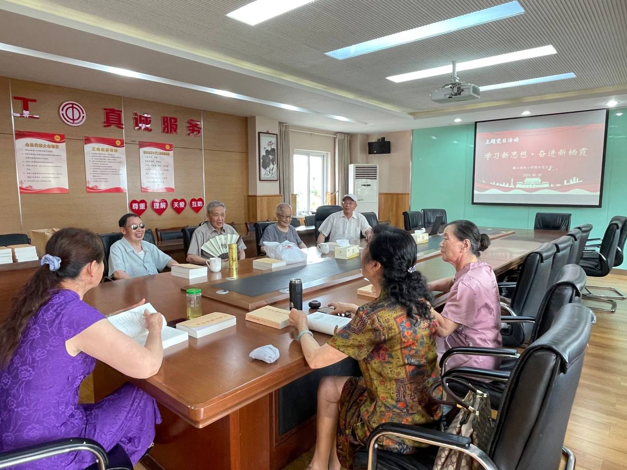 【摄小党建·主题党日活动】学习新思想，奋进新栖霞——摄小退休党支部