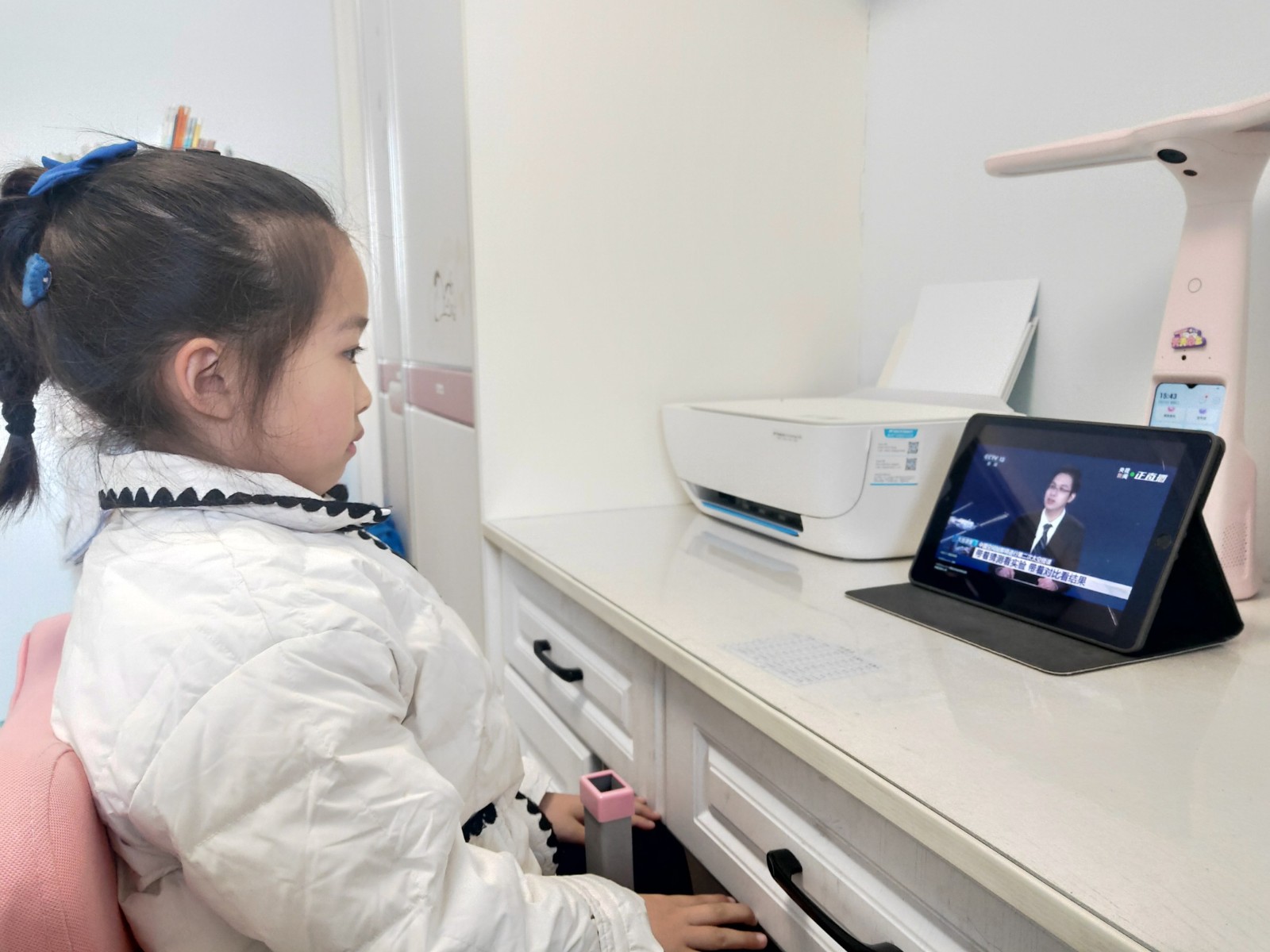 【星光摄小】观看天宫课堂 感受太空奥秘——摄小天佐路校区组织学生居家观看太空授课报道