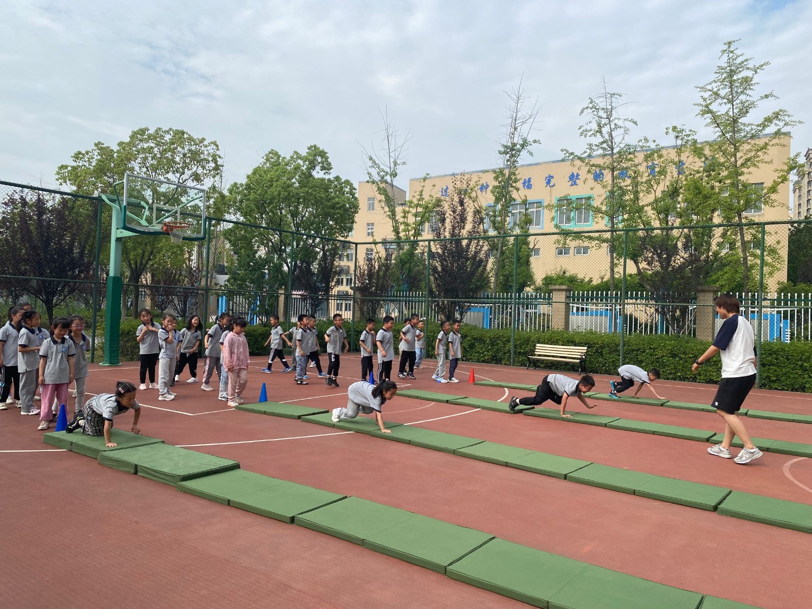 【星光摄小】以研促教 扬帆起航——摄山星城小学天佐路体育组教研活动