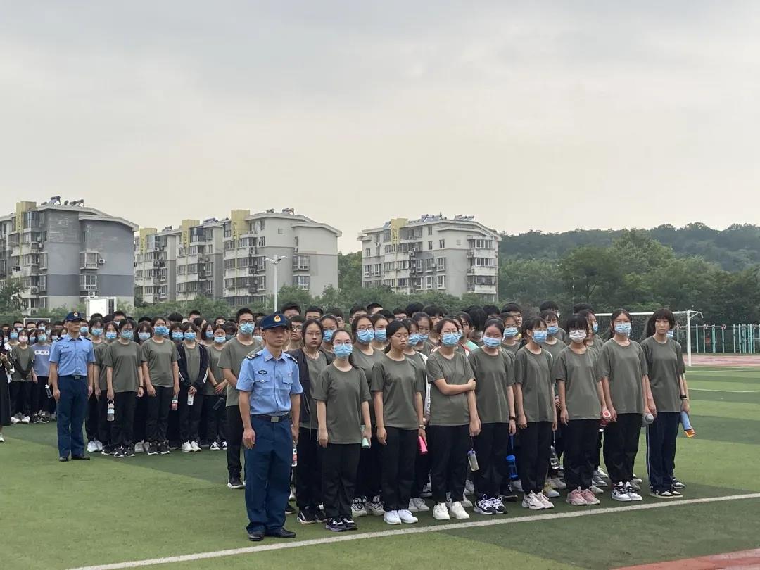 【毅行栖中】迷彩铸就军魂，绽放最美青春