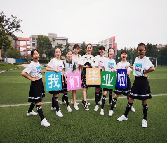 党员 梁美华_html_71bc21d9.jpg