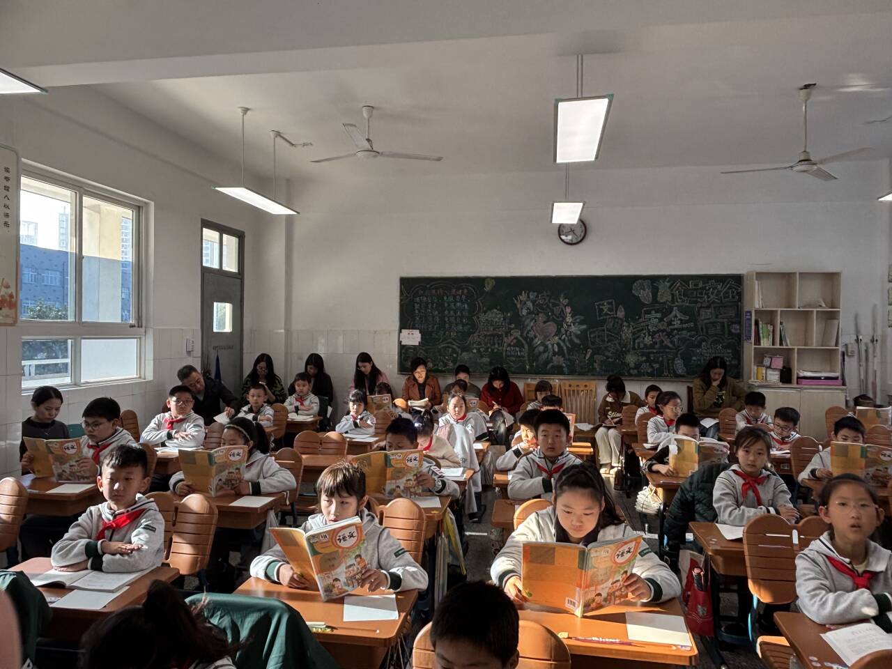 第六次集体备课新闻稿_html_3478dd05.jpg