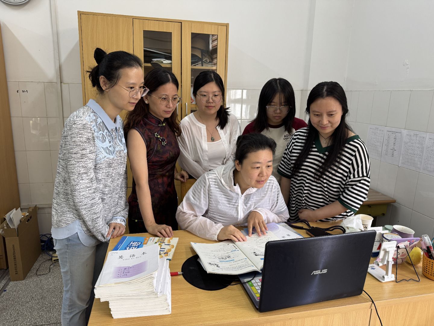 集思广益研教学，凝心聚力备课——附中仙小英语组集体备课二