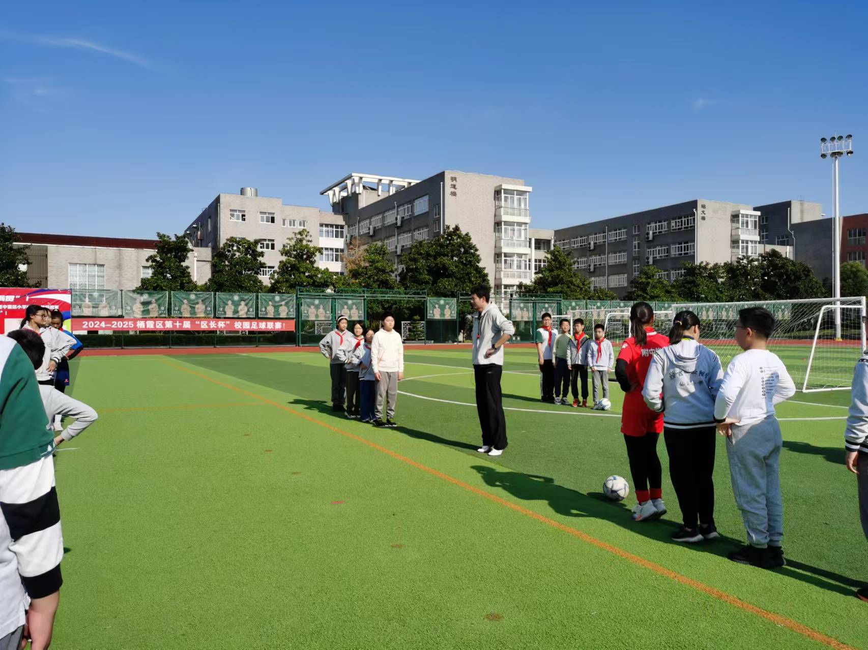 体育教研活动新闻稿10.29_html_m14cc5b66.jpg