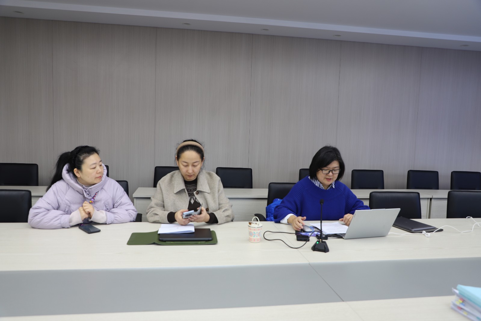 叶畅+核心成员.JPG 叶畅+核心成员.JPG