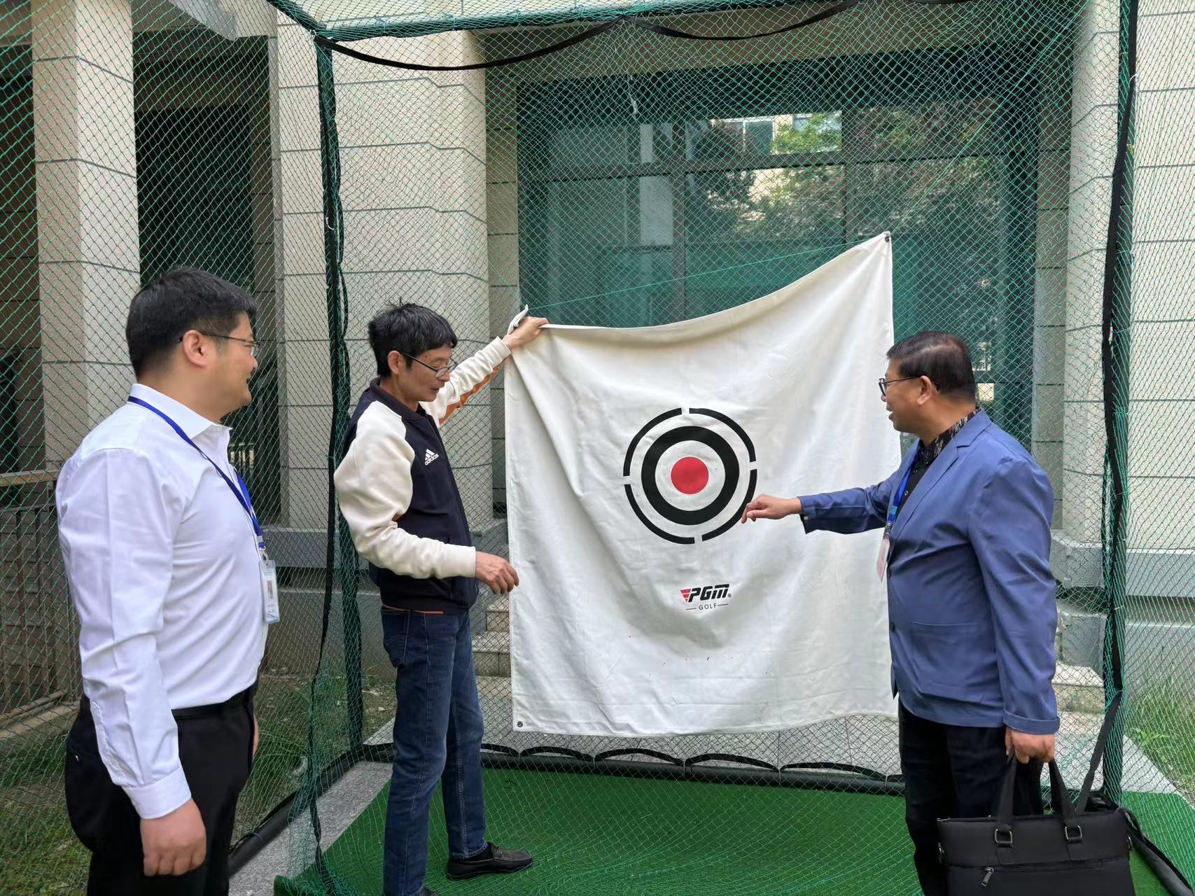 查看体育设施.jpg