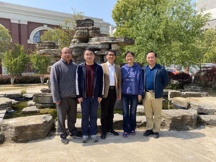 敬业乐群团结进取的数学组_html_702b1e25.jpg