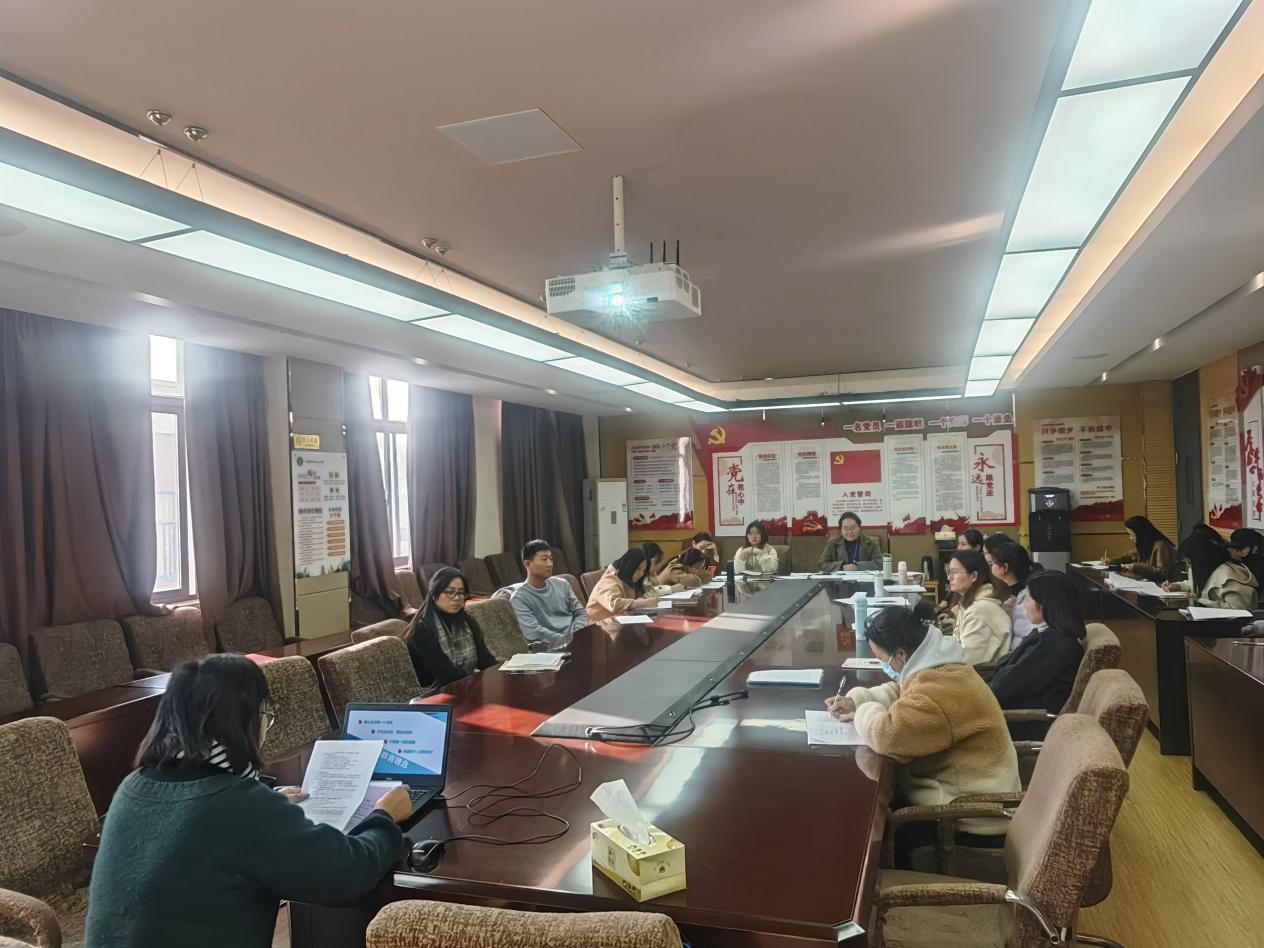 11月班主任例会(1)_html_m562deef6.jpg