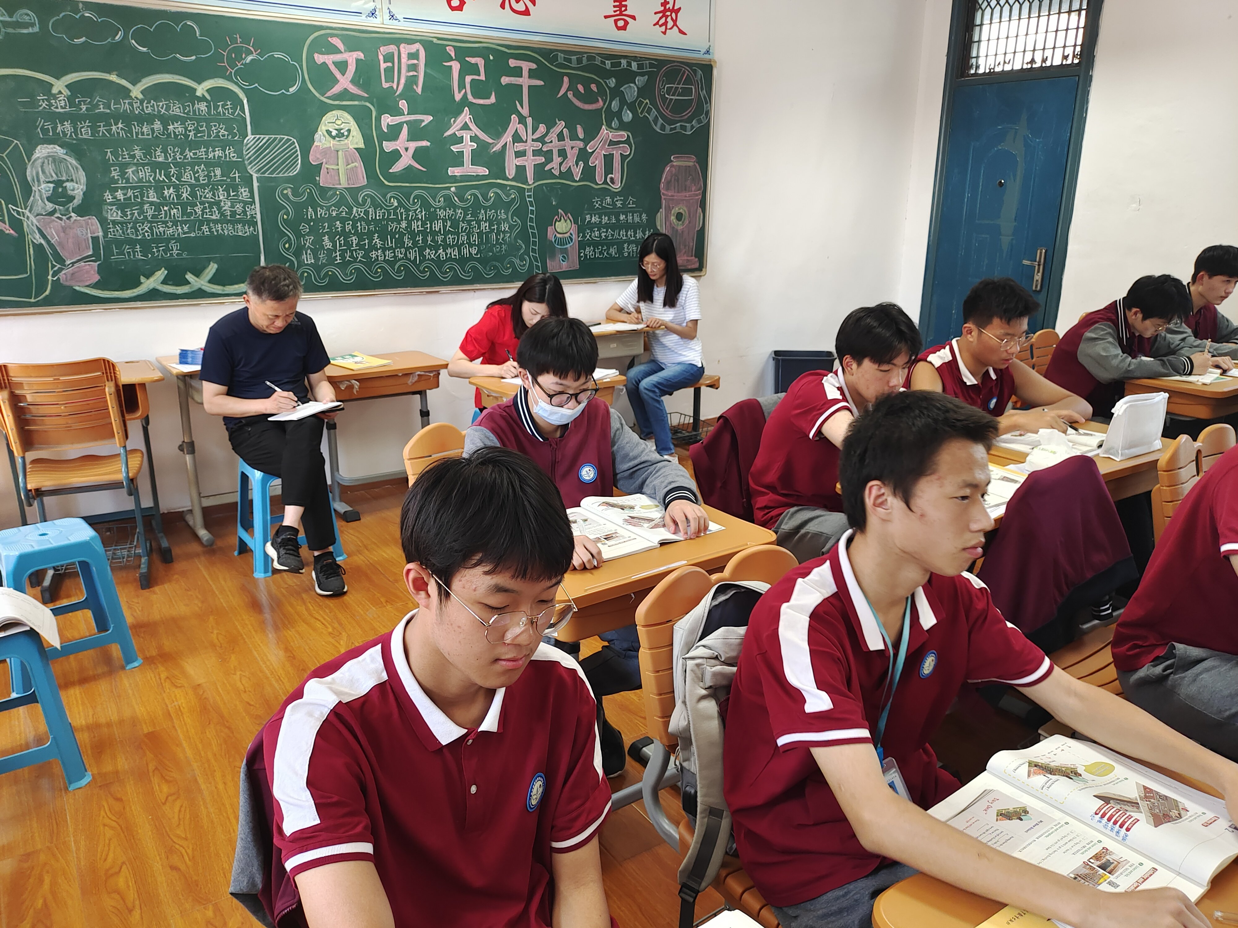新港中专校开展新教师推门听课教学督导活动20220928_html_15cc38e3.jpg