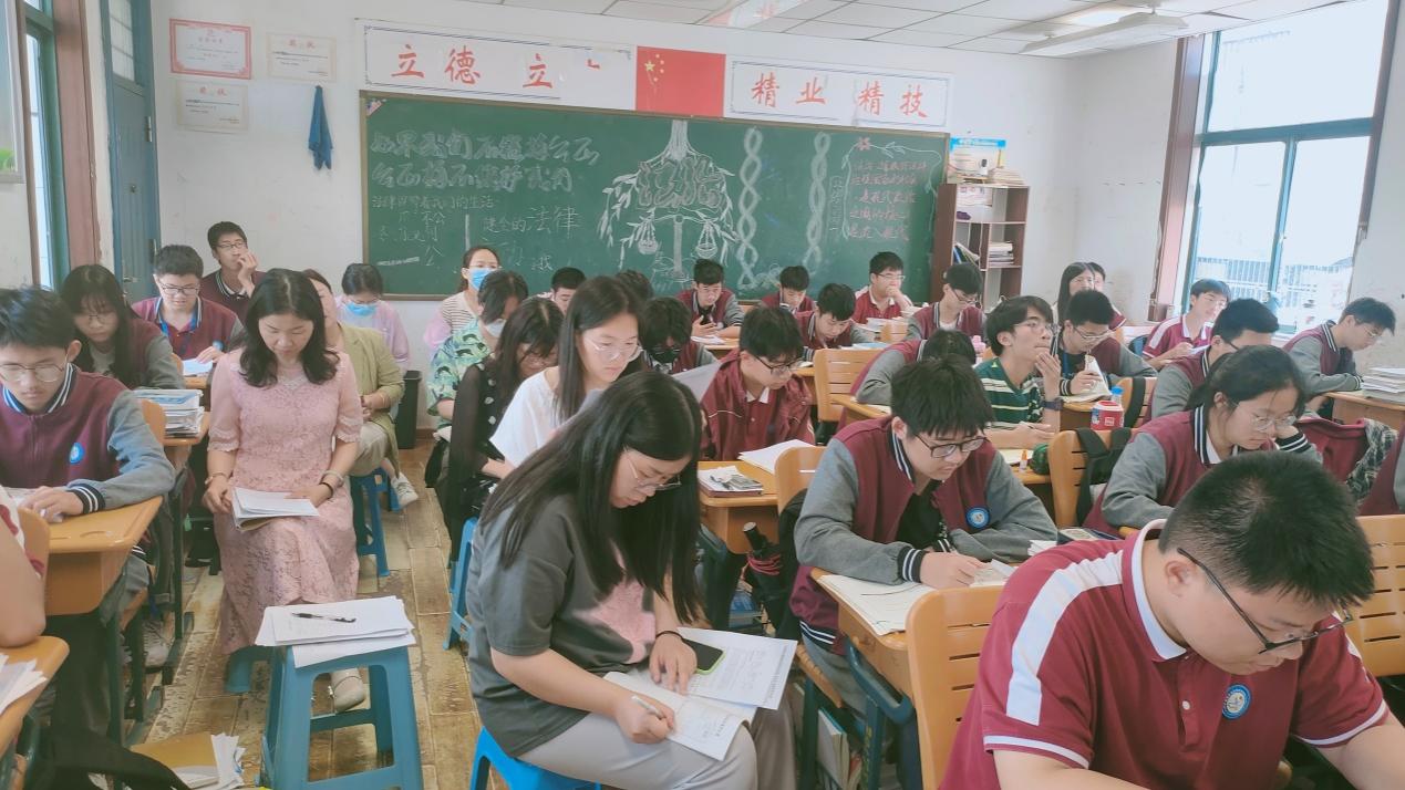 2023.6.8 英语组区级公开课通讯稿_html_m29eec3e.jpg
