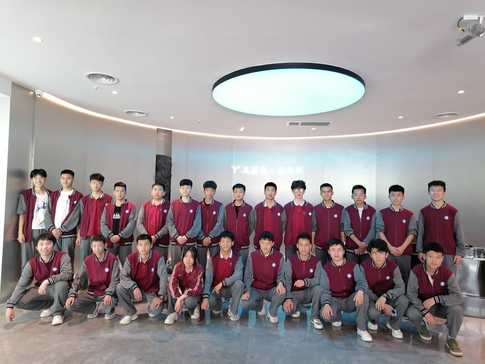 青海班参观三翼鸟_html_m323cd2fb.jpg