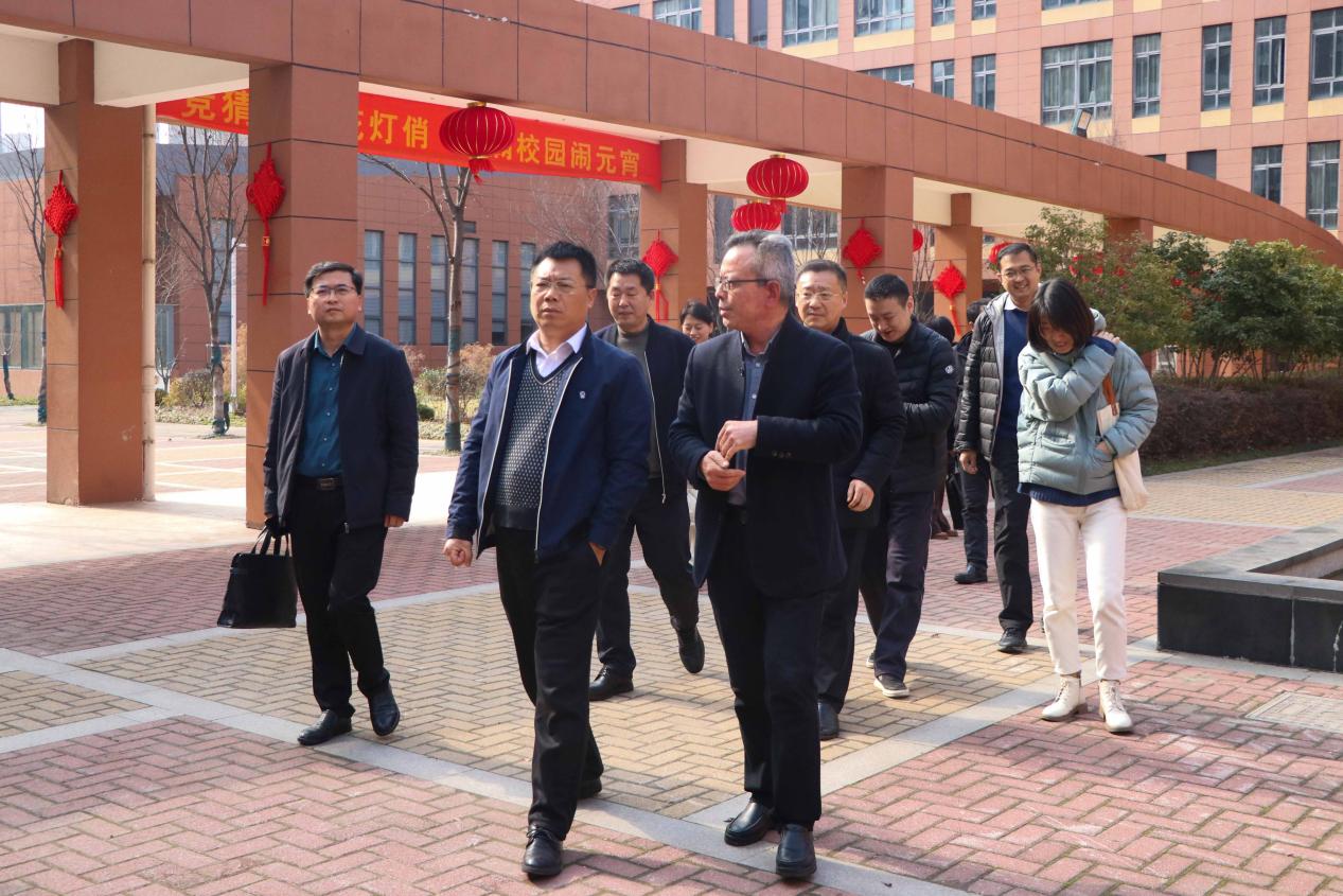 3月7日 市教育局田家英副局长一行来校调研_html_27e1792b.jpg
