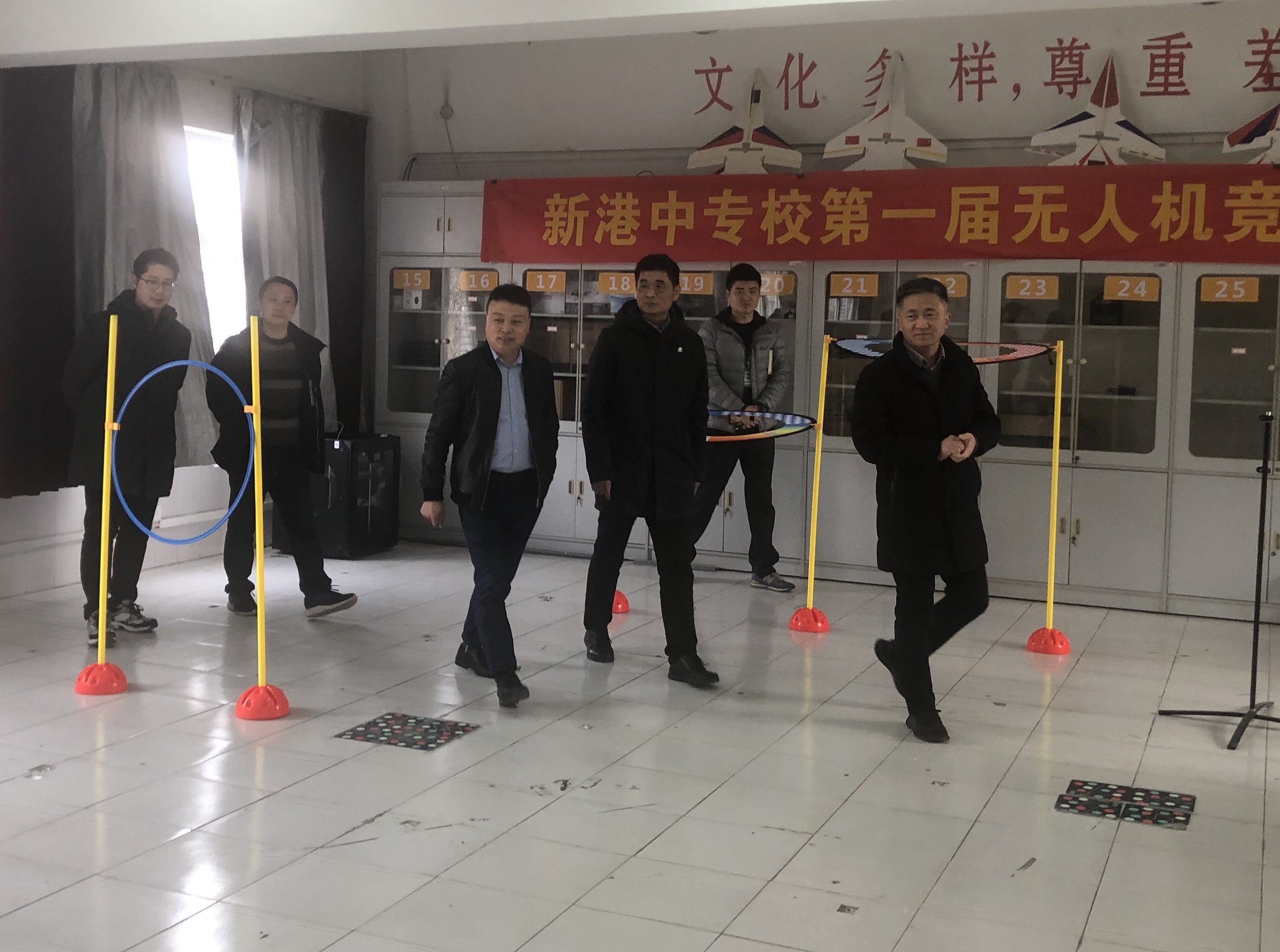 航空学会、科协领导莅临新港中专（改）_html_m4865573.jpg