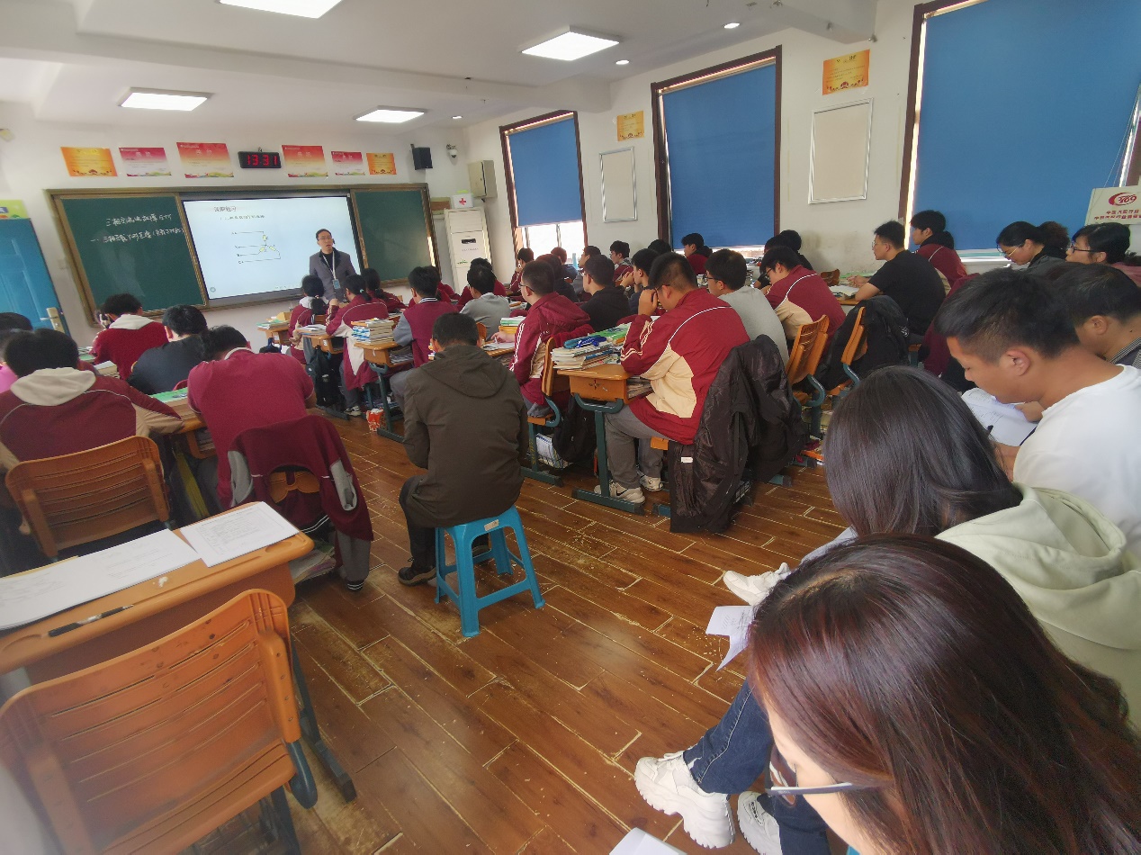 课堂展风采 教研促成长（万宝国老师区级公开课）(1)_html_m51683b00.jpg