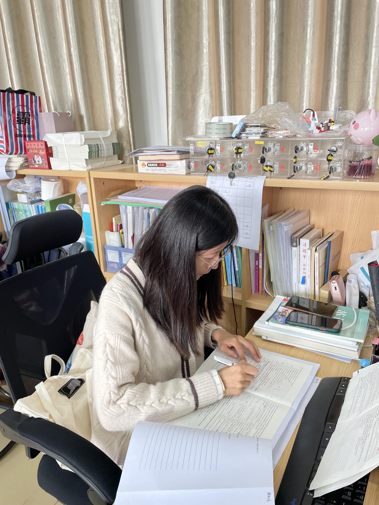 11月每月一星  宣传稿  吴华婧_html_mc52b77b.jpg
