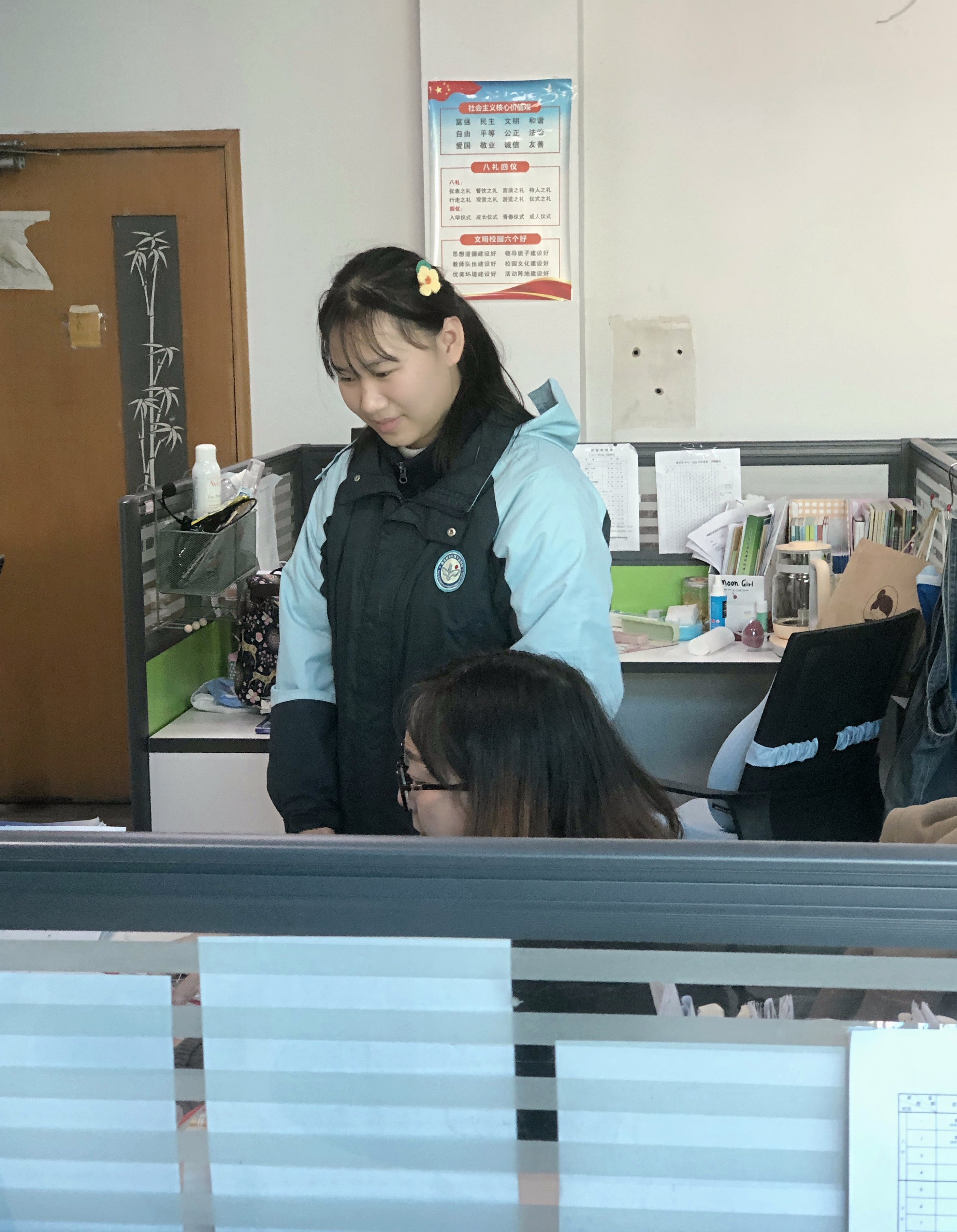 区教育系统优秀共产党员   徐娟_html_m31c9e953.jpg