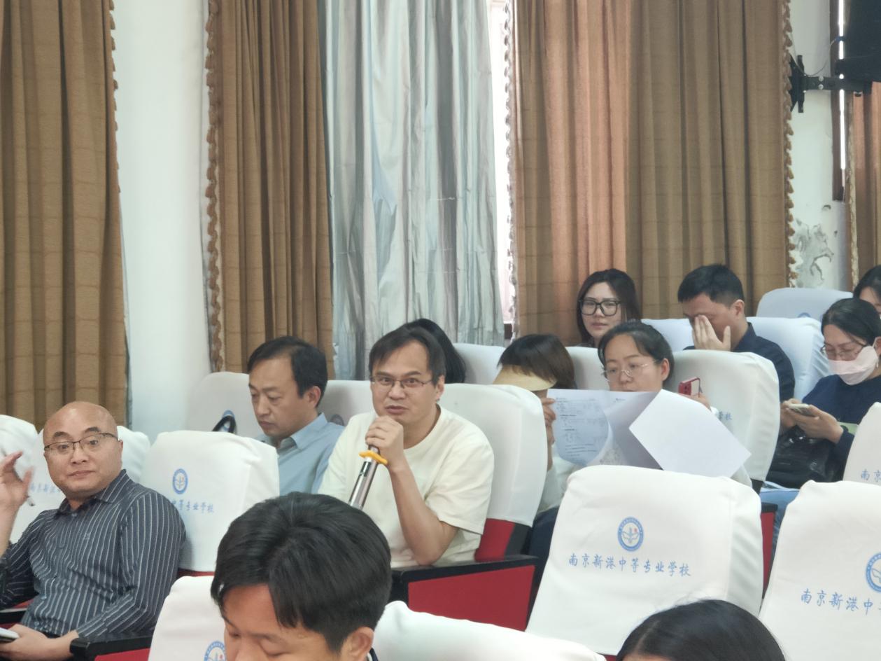 以研兴教，共筑教育新篇章——南京新港中专电子教研组市级教研活动_html_m77707d1f.jpg