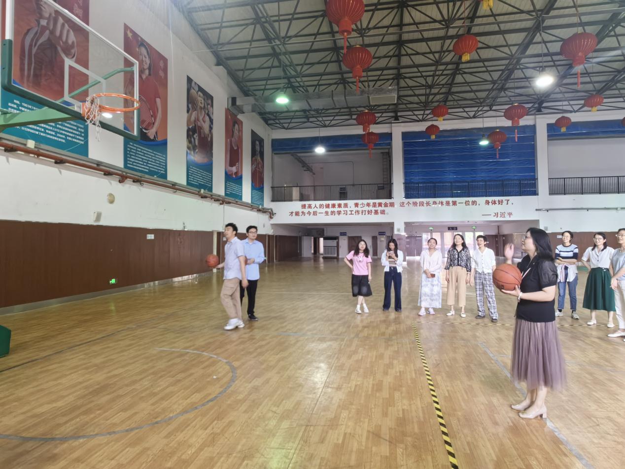 跃动五月  激情飞扬——五月体育节通讯稿_html_m54602422.jpg